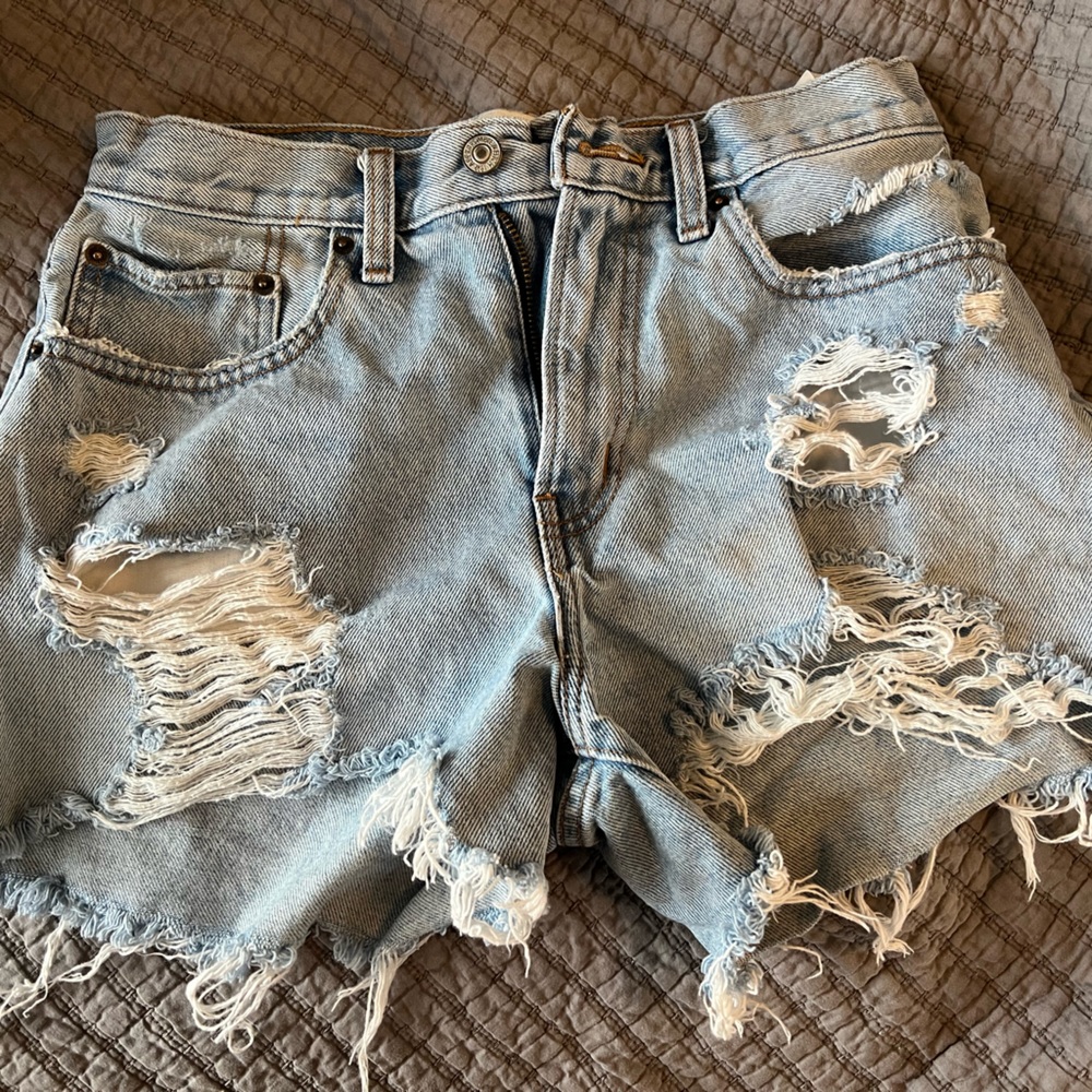 Size 2 Mid Rise Boyfriend Shorts
Destroyed Denim